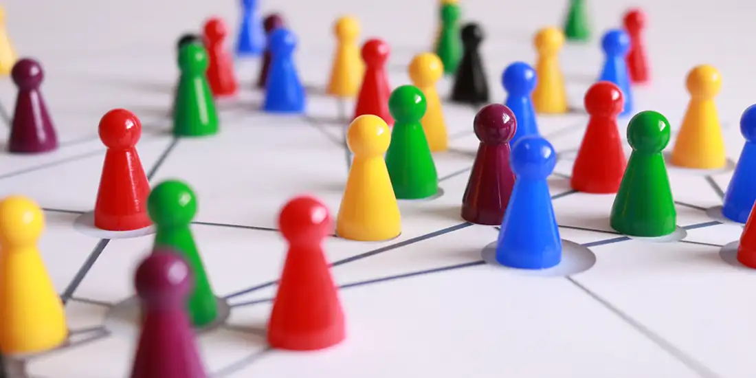 Review volume – connected user icons representing multiple customer reviews